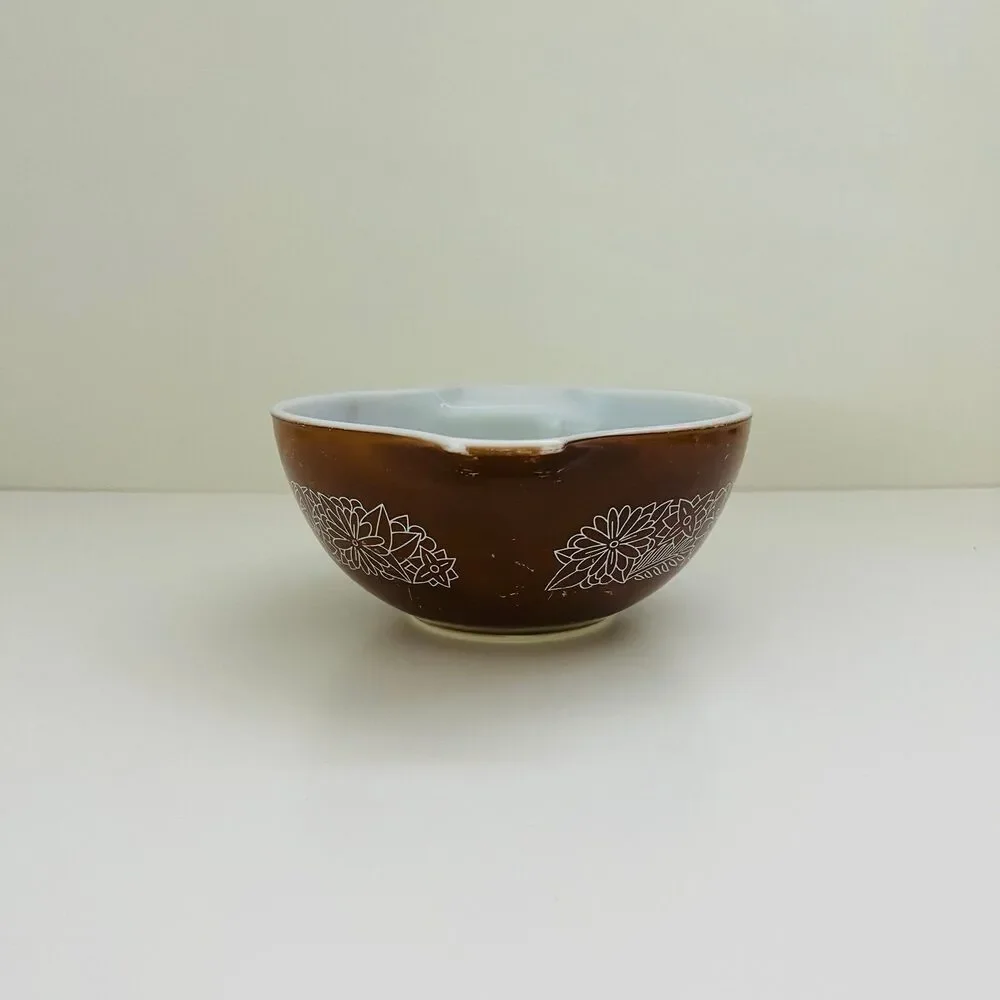 PYREX Brown White Woodland 442 Cinderella Mixing Bowl 1.5 Qt